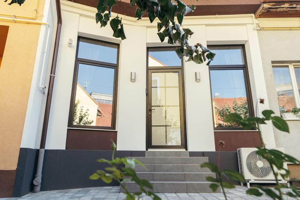 The Middle House Daire Satu Mare Dış mekan fotoğraf